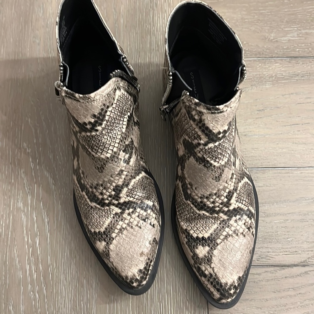 Steve Madden snakeskin booties size 8